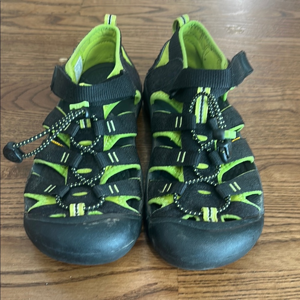 Keen Black and Green Water Shoes - kids size 5